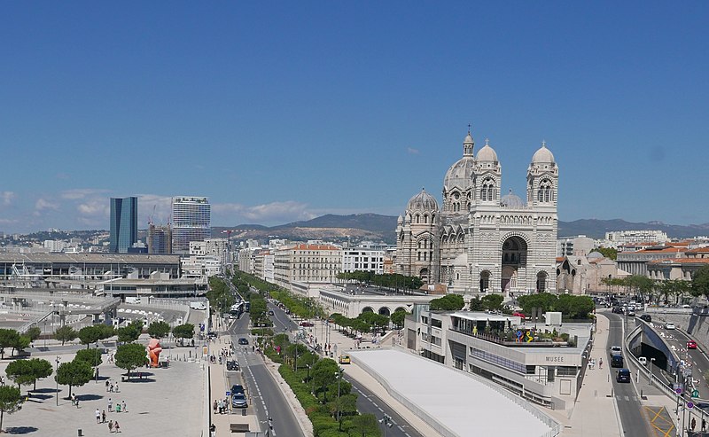 Depuis fort Sain-Jean - Cathédrale / Quartier d'affaire (tours CMA-CGM / Le Mirabeau en construction / La Marseillaise / La Porte Bleue)