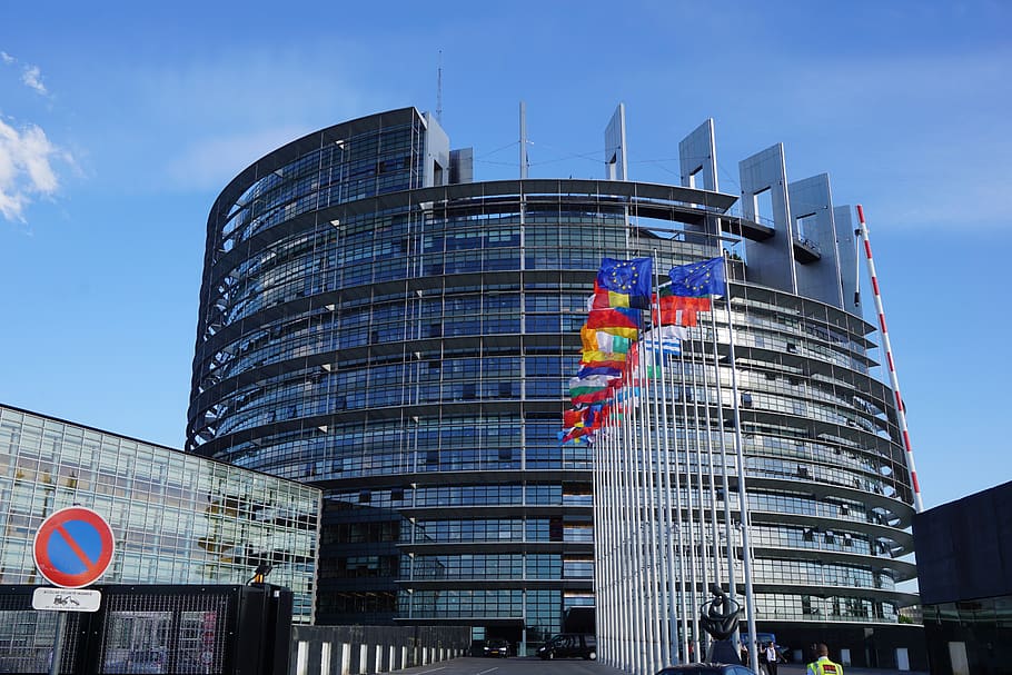 strasbourg-european-parliament-building-europe-eu-flag